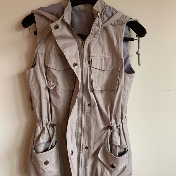 Taupe hooded vest with White basic quarter sleeve - Picture 5 of 8